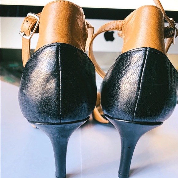 Neutral Pointed Toe Heels 👠 - Picture 2 of 3